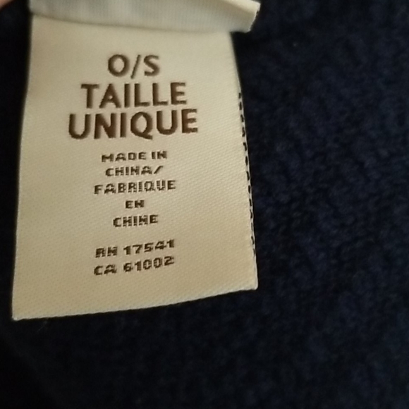 New UGG Pom Pom Beanie - Picture 9 of 11